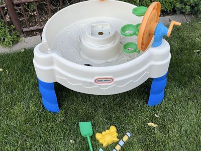 Little tikes sand and water table