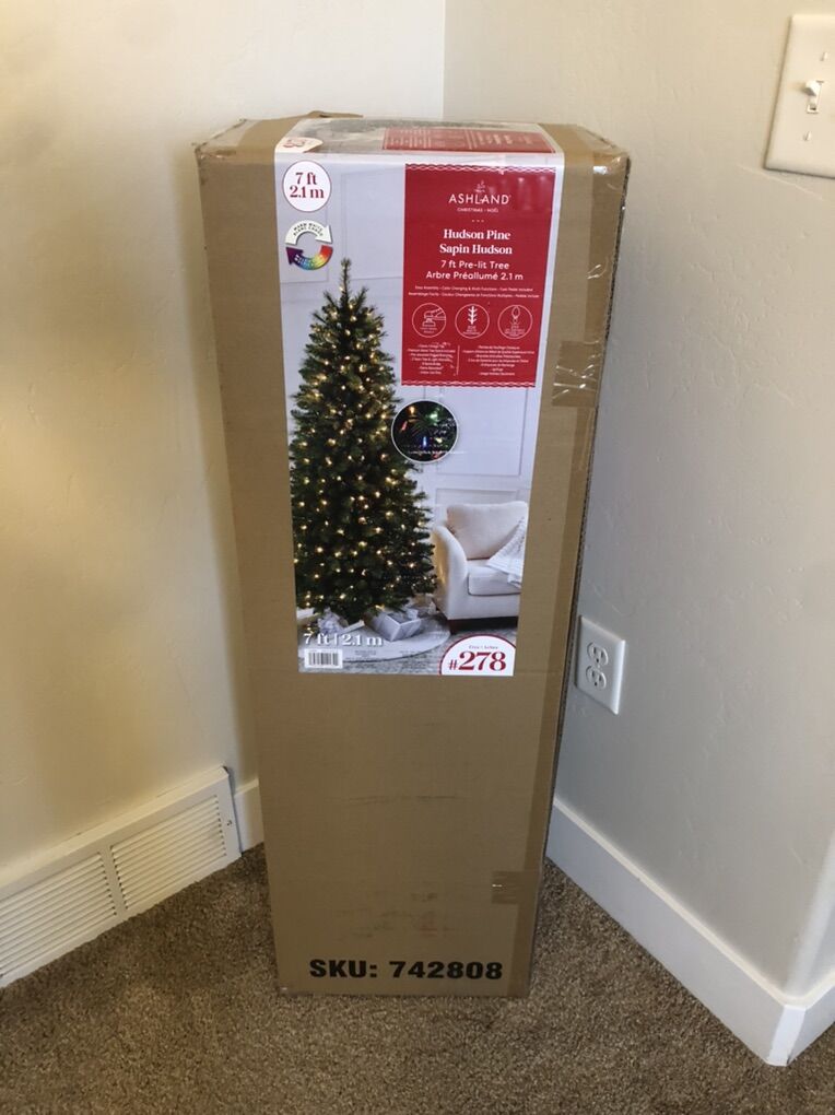 New 7Ft Hudson Pine Pre-Lit Christmas Tree