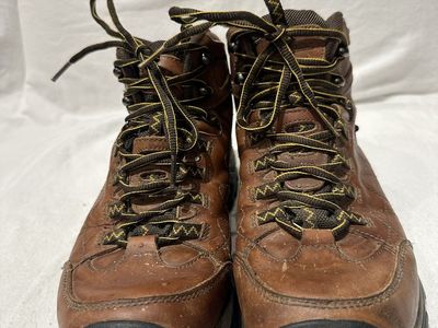 Mountrek men’s size 8 brown leather WP hiking boot
