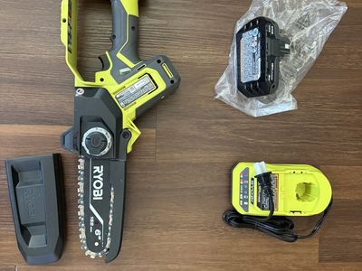 RYOBI 18V ONE+ 6" PRUNING CHAINSAW, with battery and charger
