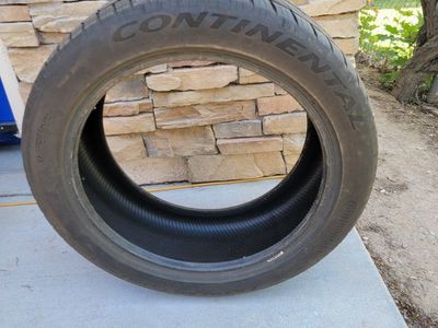 Continental ExtremeContact DWS06 Plus 235/45ZR18 98Y All-Season Tire