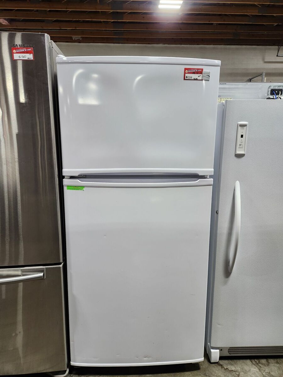 BEAUTIFUL KENMORE TOP AND BOTTOM FRIDGE! W-WARRANTY