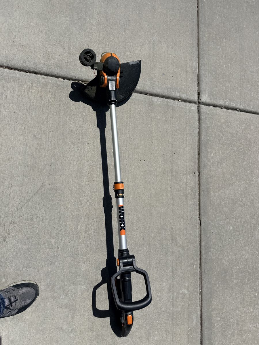 WORX WG163 GT 3.0 20V PowerShare 12" Cordless String Trimmer/Edger - Charger, battery included as well as 15 replacement spools.