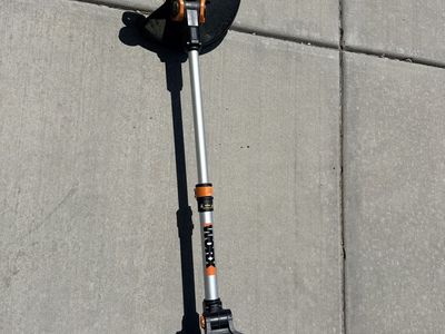 WORX WG163 GT 3.0 20V PowerShare 12" Cordless String Trimmer/Edger - Charger, battery included as well as 15 replacement spools.