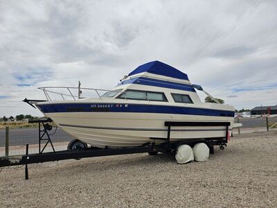 1979 26 FT FIBERFORM COMMAND BRIDGE BOAT - EXCELLENT CONDITION !!