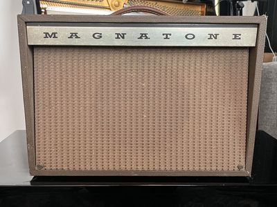1959 Magnatone 210 Amp with Vibrato