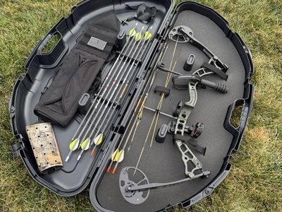 Diamond Archery Infinite 305 Compound Bow Package with Hard Case, Arrows & Accessories