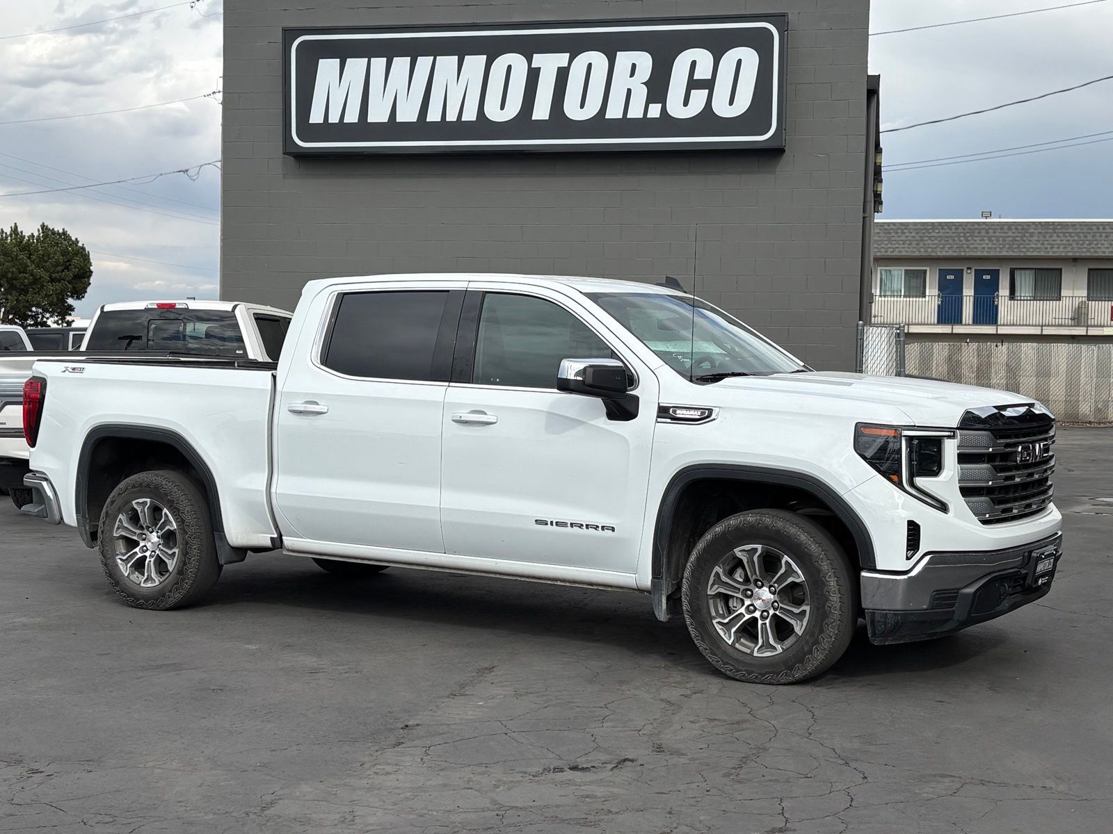 2024 GMC 1500 SLE