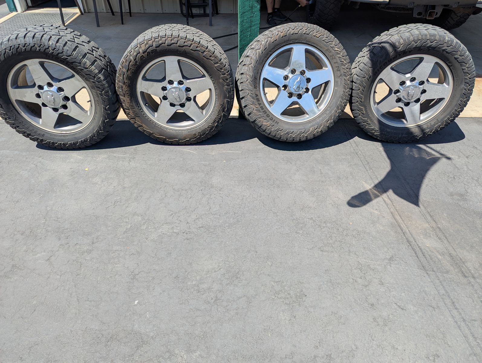 Chevy 20" wheels 8 lug