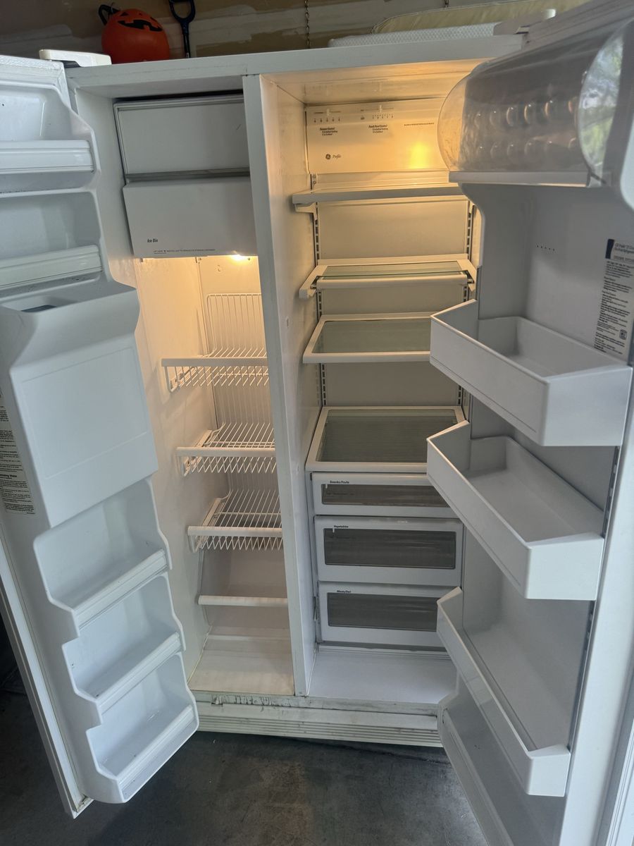 GE Profile White Side-by-Side Refrigerator works great its plug in for u to see $100