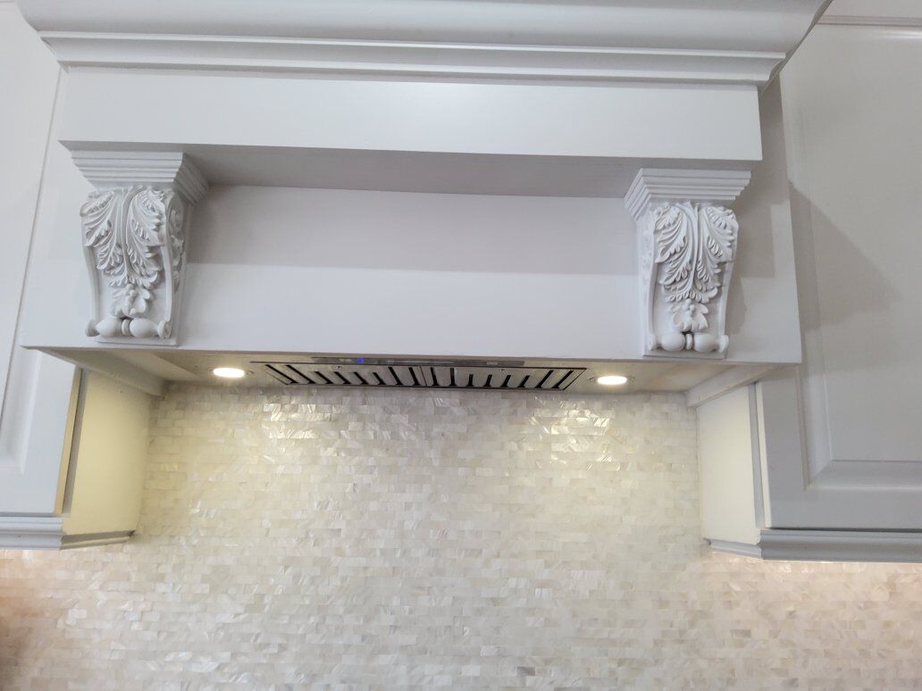 2 ceiling medallions, 2 corbels, 2 appliques