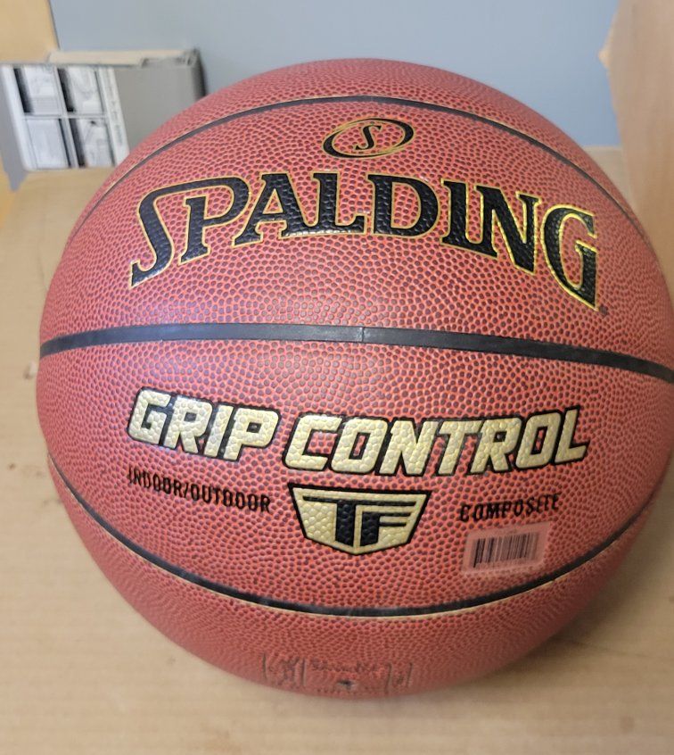 Spalding Grip Control TF-1000 Indoor/Outdoor Composite Basketball - Size 7