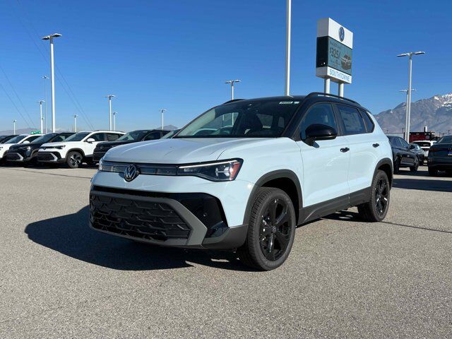 2026 Volkswagen Taos SE Black 4Motion