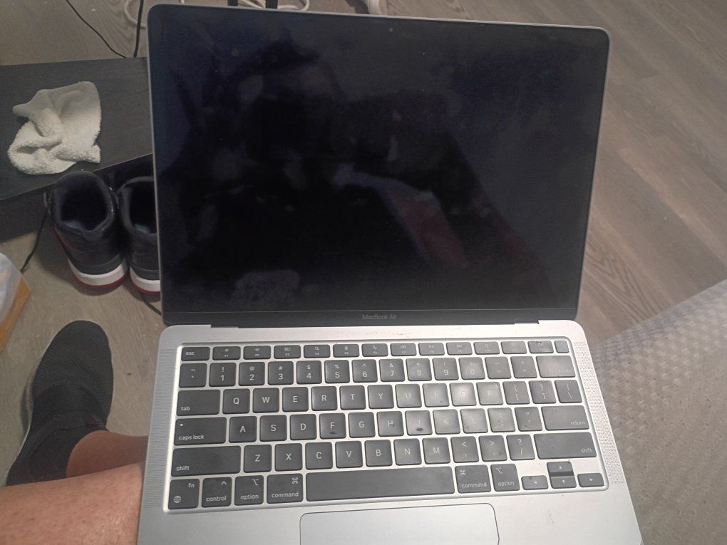 broken screen  no charger Apple MacBook Air 13" M1 (Late 2020) Space Gray Laptop - A2337, 256GB SSD, 8GB RAM with Case