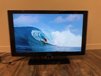 55 Inch Flat Screen LCD TV