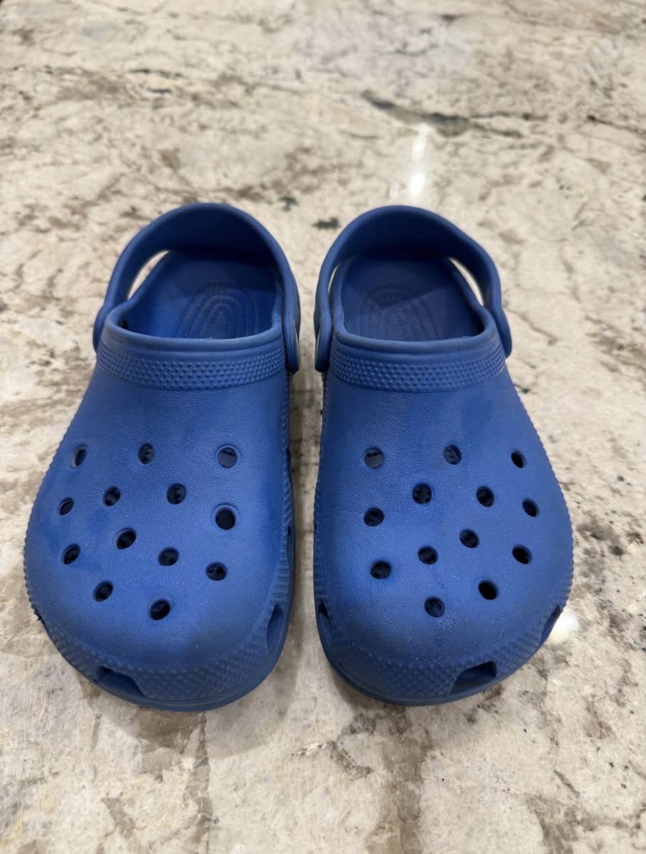 CROCS junior size 3 in bolt blue