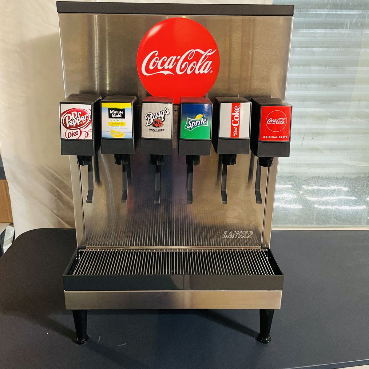 Lancer 6-Valve Commercial Soda Dispenser with CO2 Tank and full set up