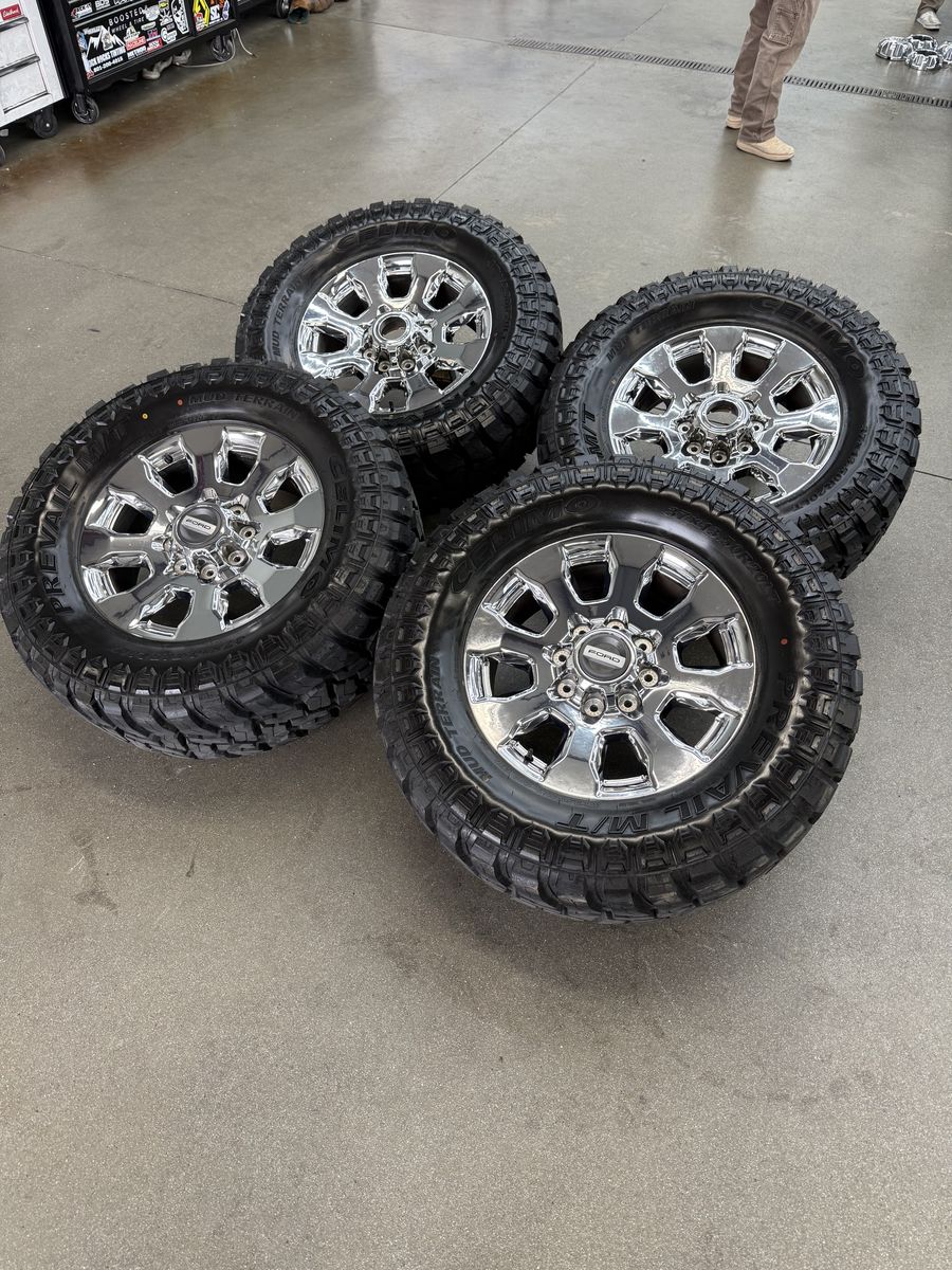 NEW 2022 F250 King Ranch OEM 20s/ 37x13.50r20