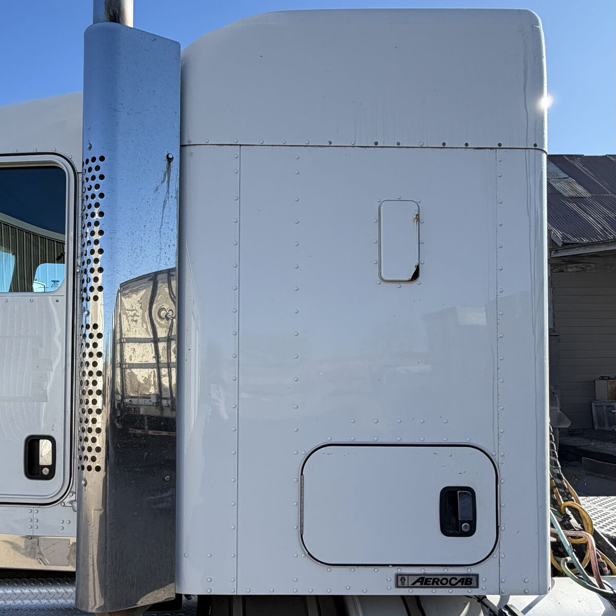 Used 2015 kenworth T800 Sleeper