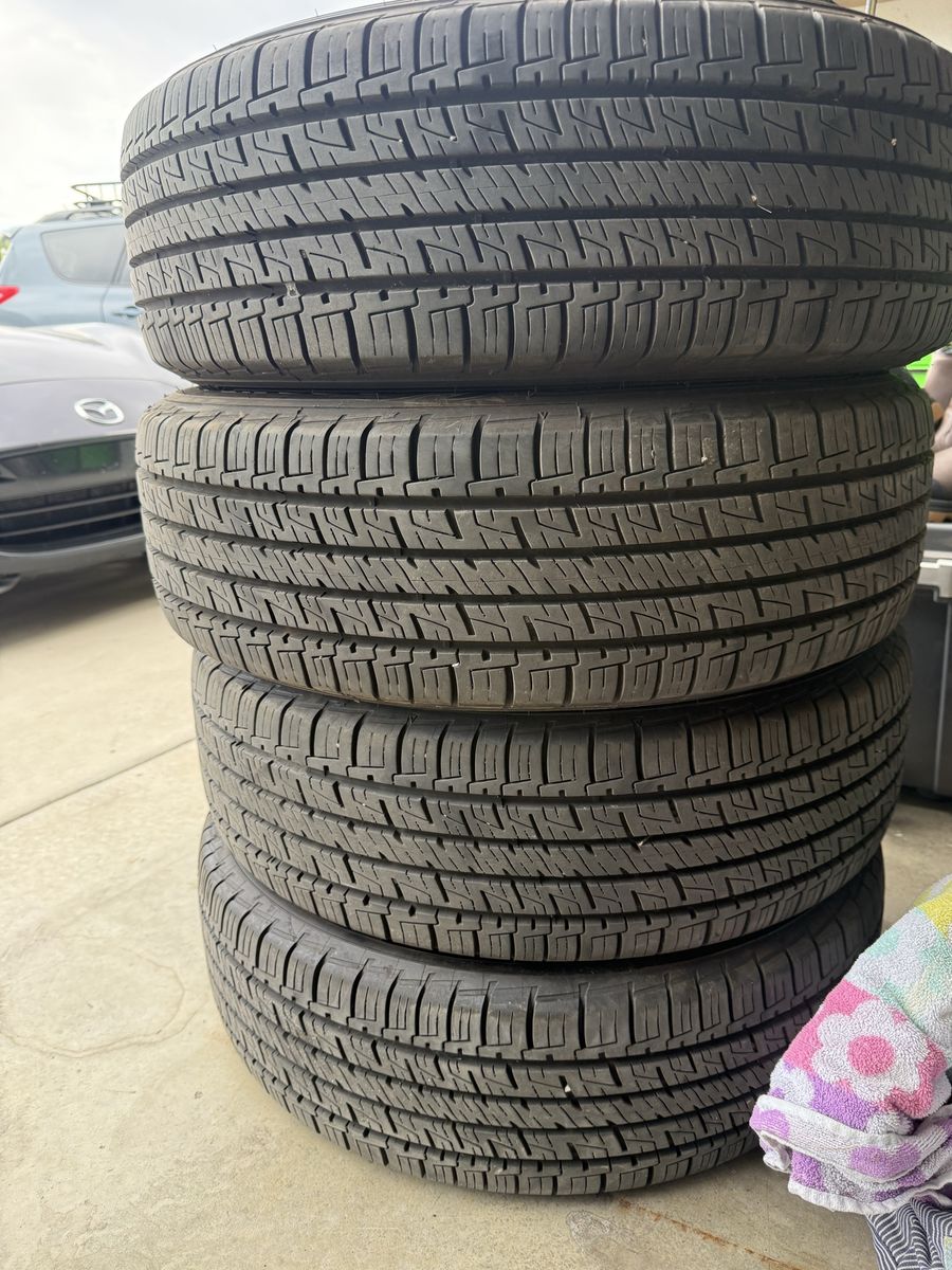 225/65r17 Goodyear set of 4