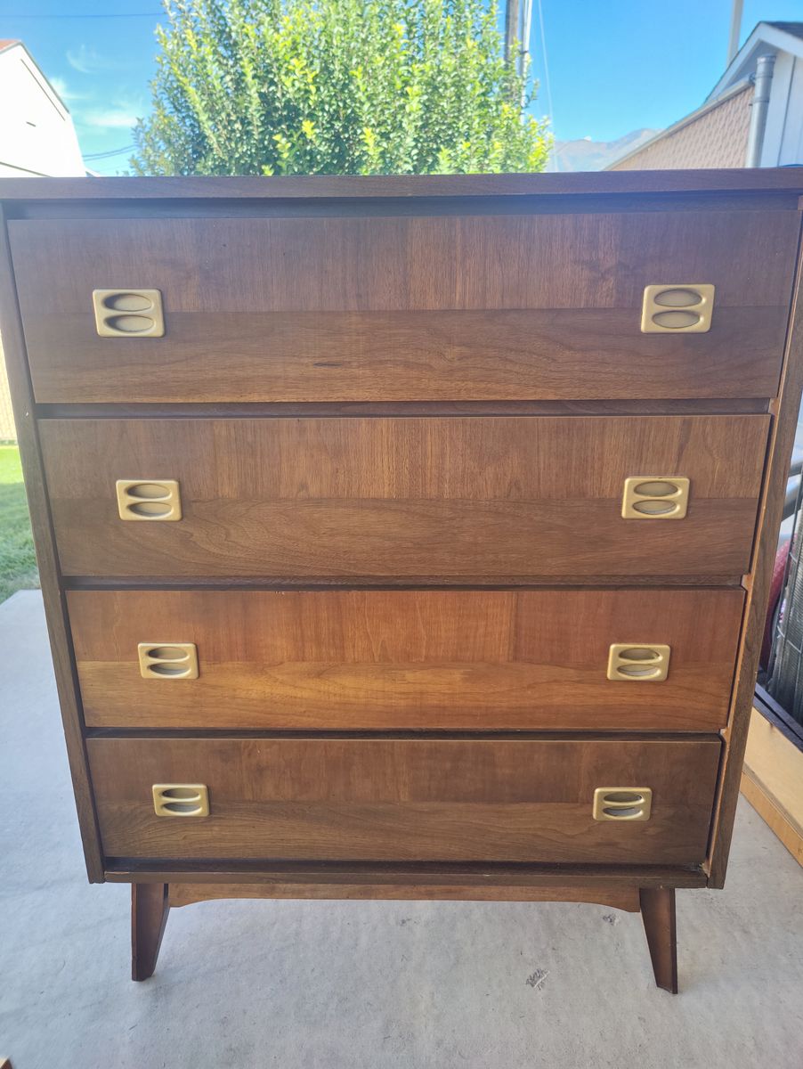Beautiful MCM mid century modern Dresser