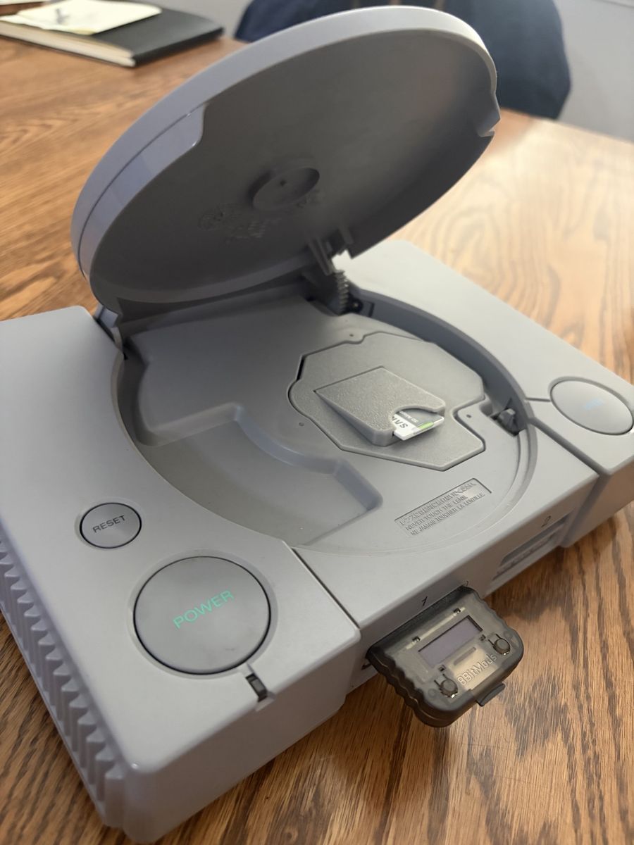 PS1 Modded x/XStation, 8BitMods multi-memory card, HDRetrovision component cable & power cord.
