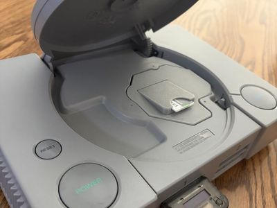 PS1 Modded x/XStation, 8BitMods multi-memory card, HDRetrovision component cable & power cord.