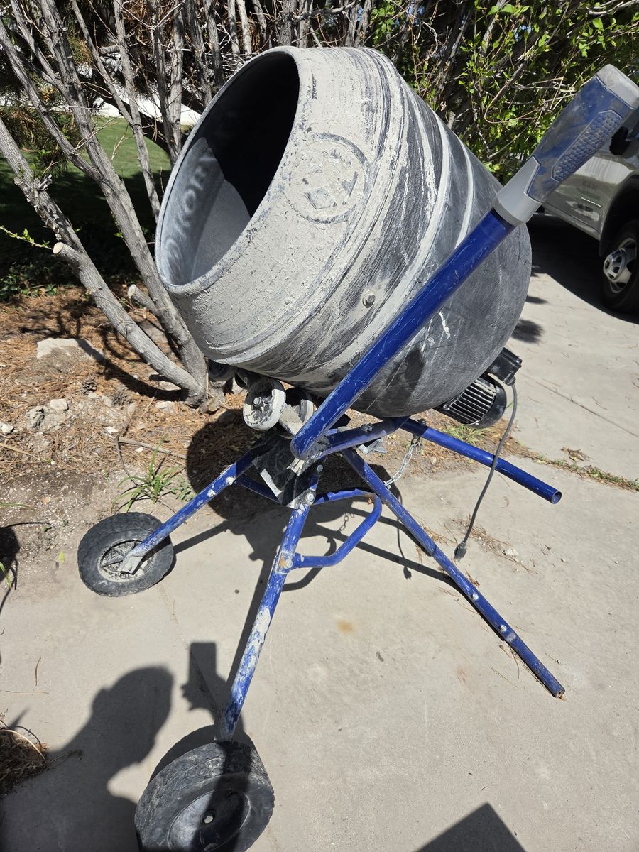 Kobalt 4-cu ft 0.5 -HP Concrete Mixer