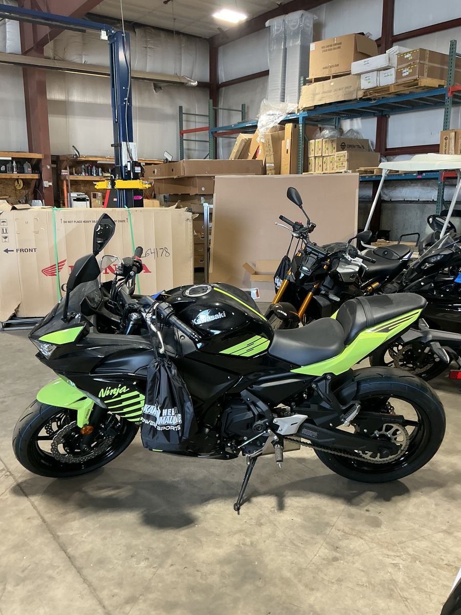 2026 KAWASAKI NINJA 650 ABS Metallic Yellowish Gre