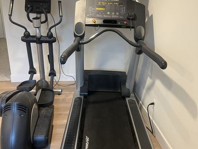 Life Fitness Commercial Treadmill CLST with TV