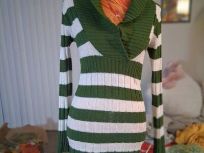 Derek heart sweater sz m