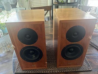 DeVore Fidelity Gibbon 3 Bookshelf Speakers - Pair Wood Finish