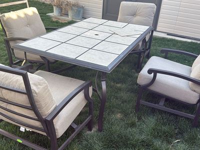Hampton Bay outdoor Tile Top Table With 4 Chairs