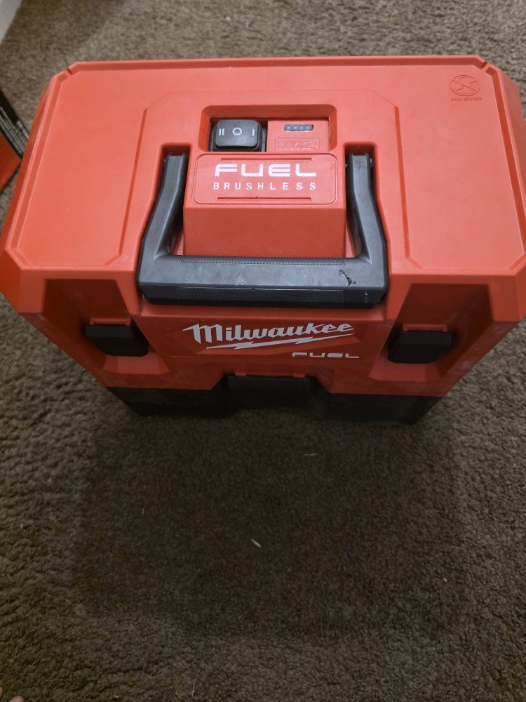 Milwaukee M12 FUEL 12-Volt 1.6 Gallon Cordless Wet/Dry Vacuum (Tool Only)