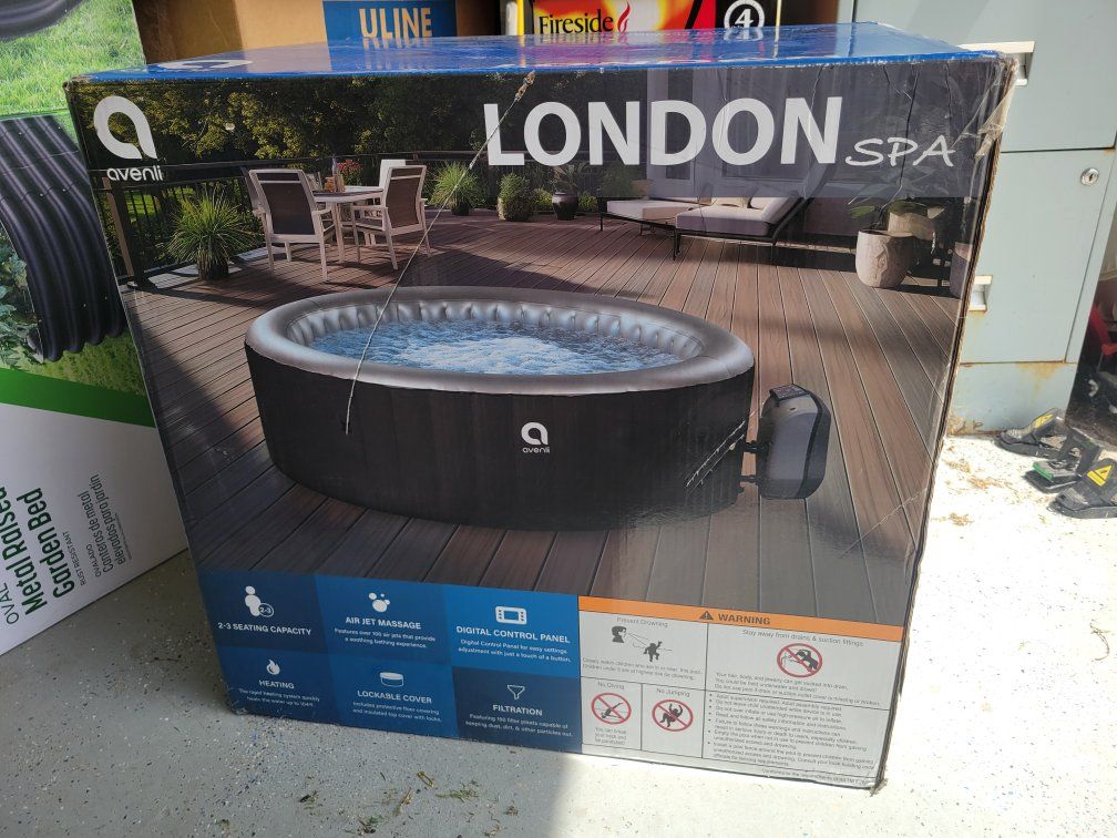 NIB Inflatable Hot Tub 2-3 Person 