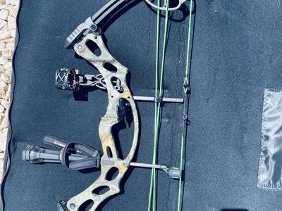 Hoyt Kobalt Bone Collector Series 7-45lb
