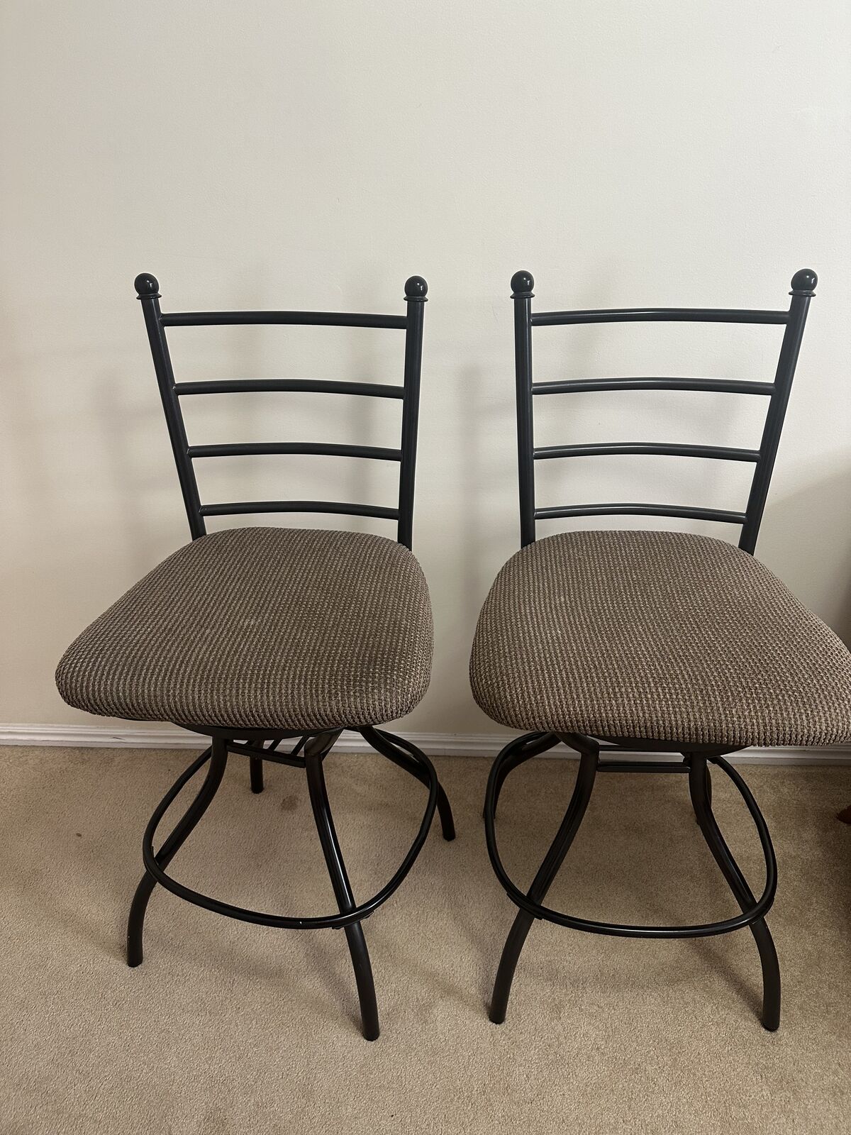 4 Bar stools