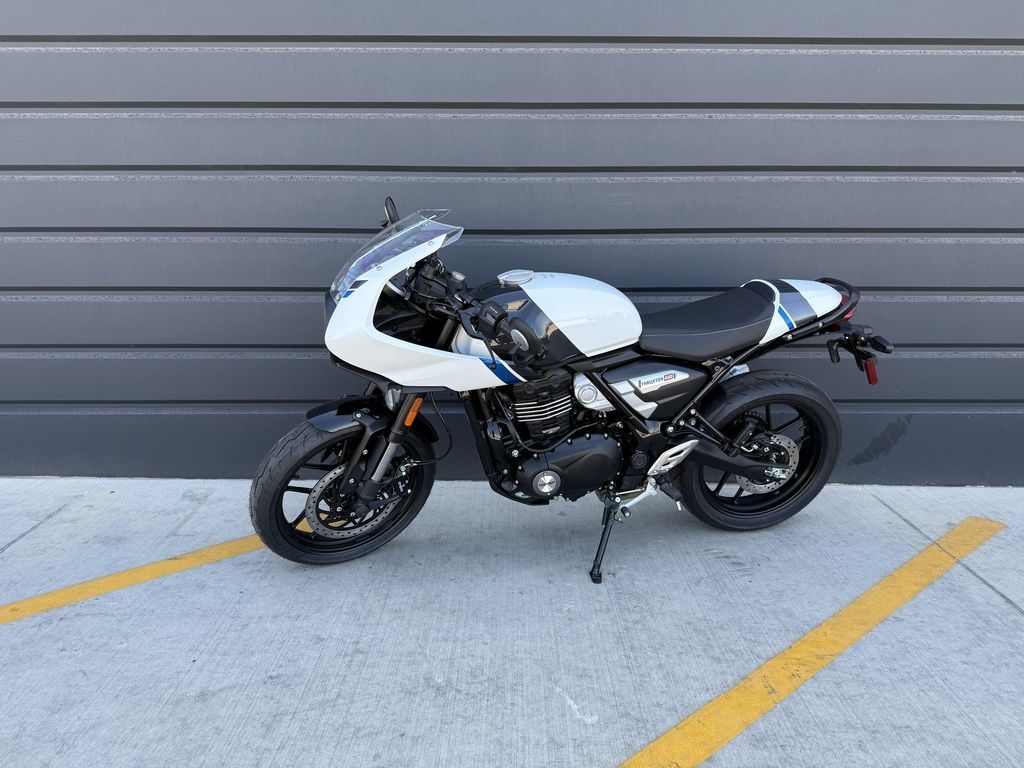 2026 Triumph Thruxton 400 Pearl Metallic White / Storm Grey
