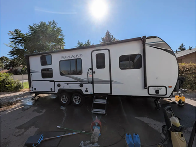 2021 Palomino Solaire 217bh