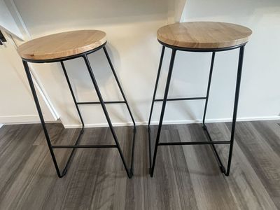 2 Barstools