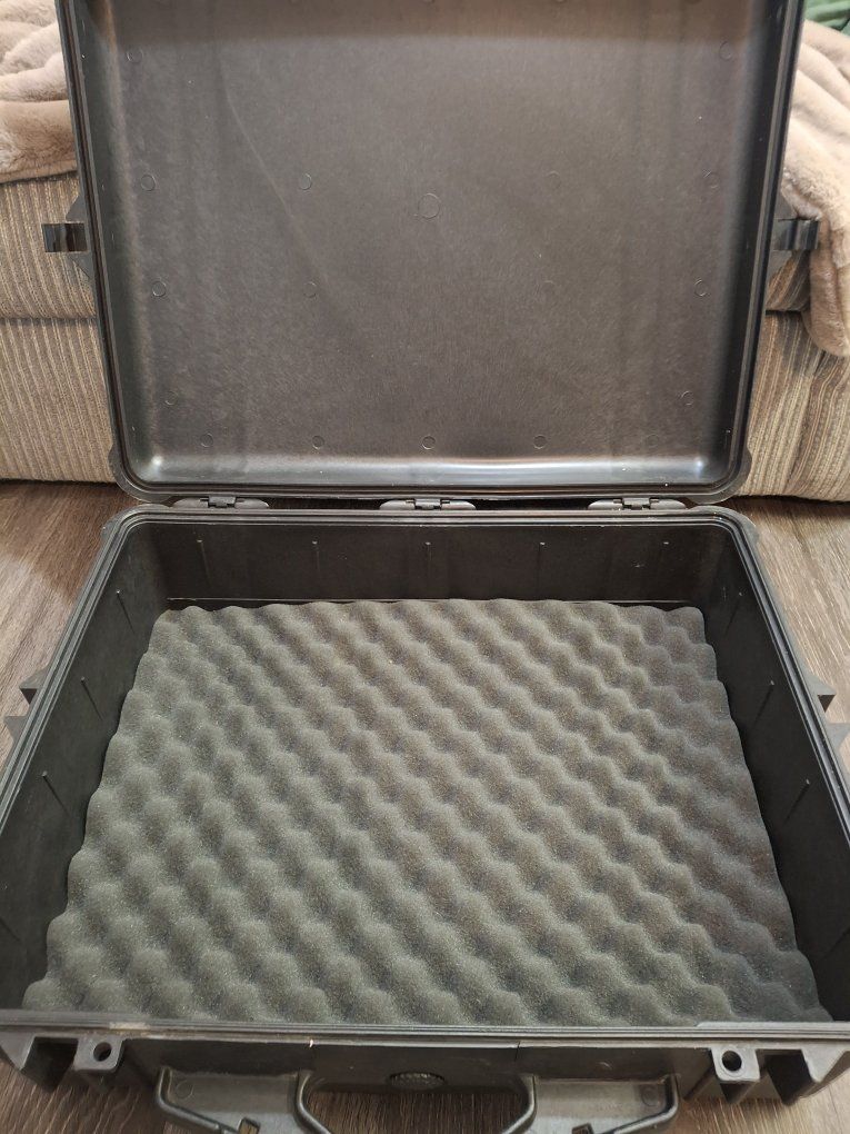 Pelican 1600 Protector Case Heavy-duty and waterproof hard case