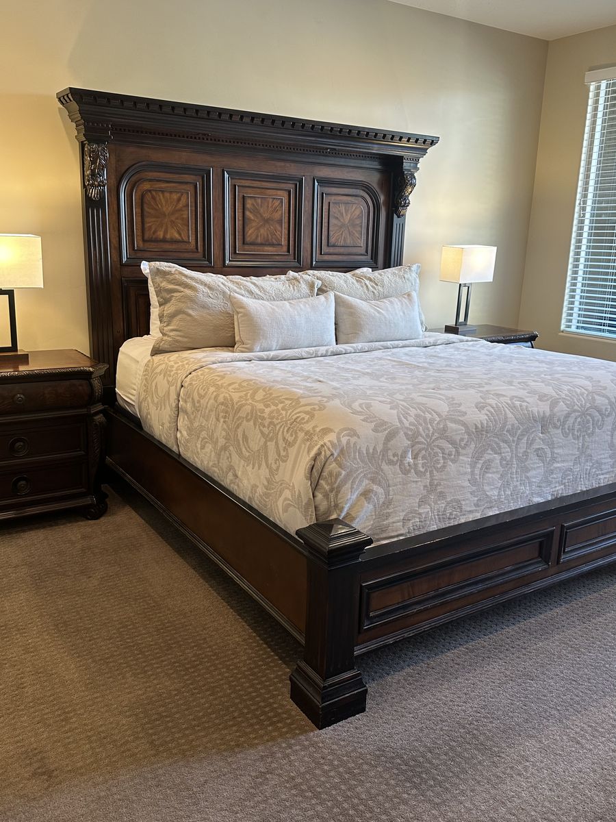 Ornate Dark Wood King Size Bedroom Set