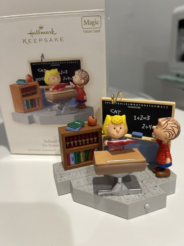 Hallmark Keepsake Ornament Peanuts Gang School Day