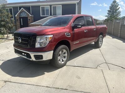 2017 NISSAN TITAN SV