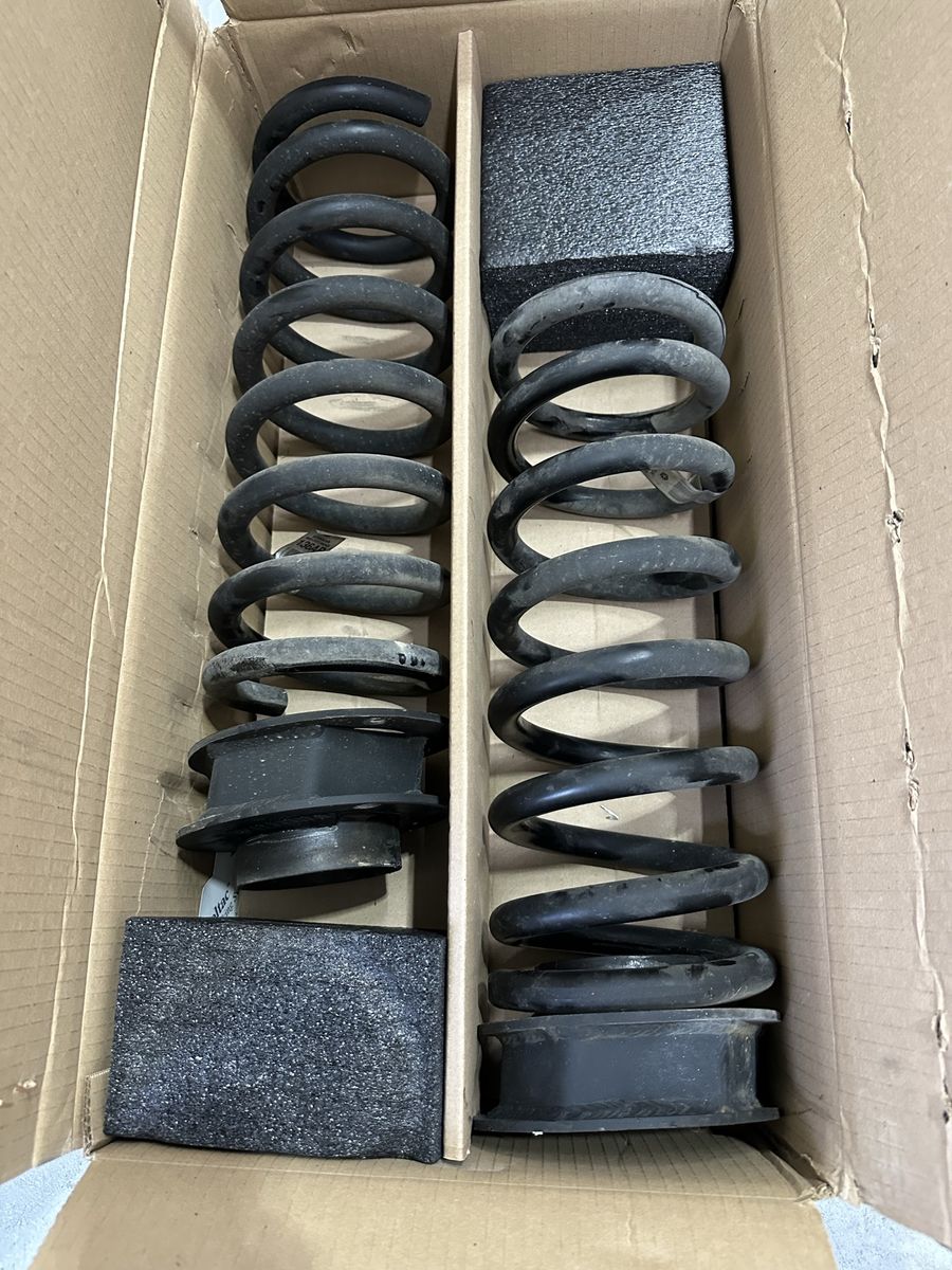 Ram 2500 2” leveling kit puck and coil springs