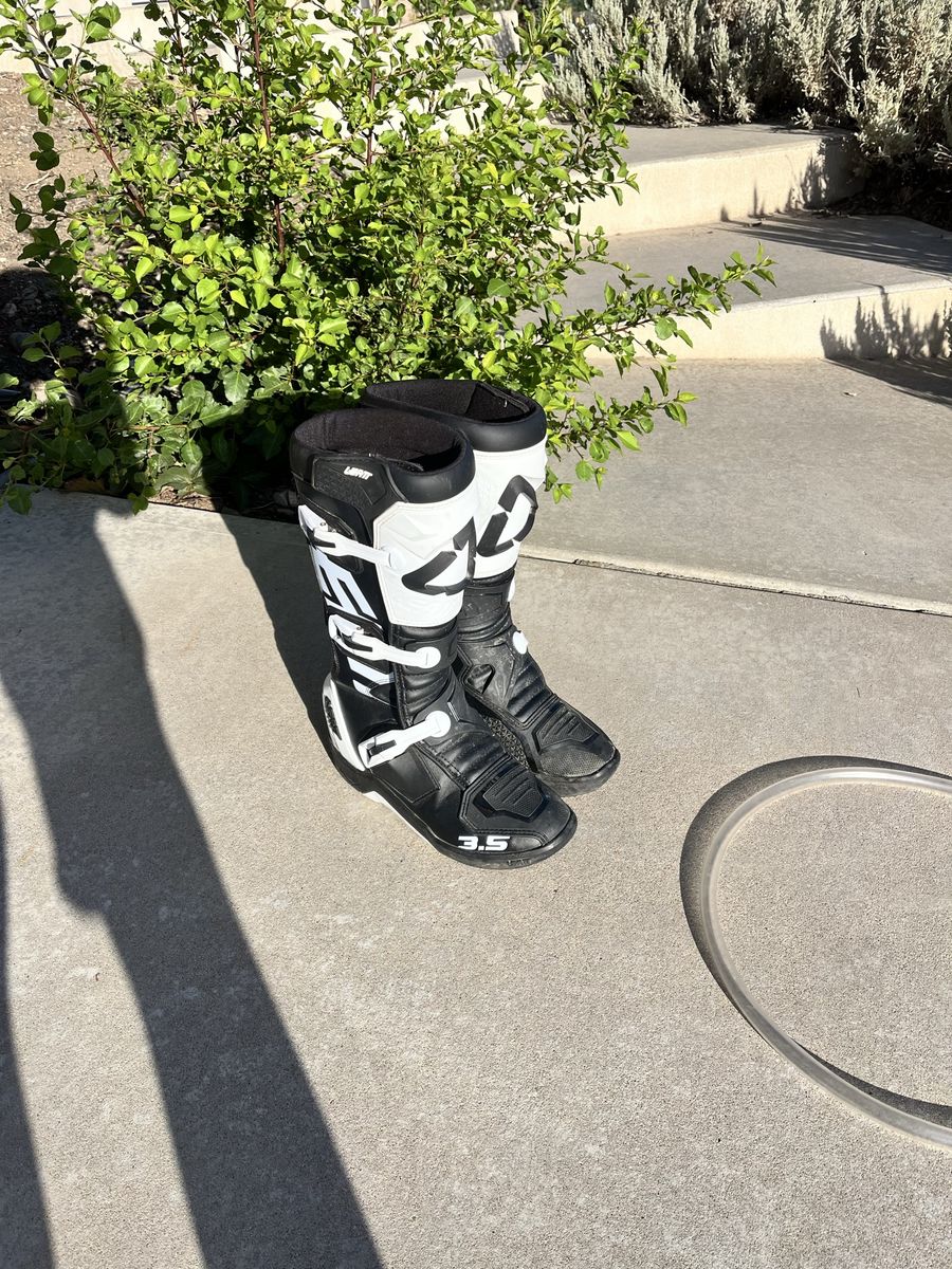 LEATT GPX 3.5 Adult Dirt Bike Boots Motocross Off-Road Motorcycle Racing Size 10 Black/White