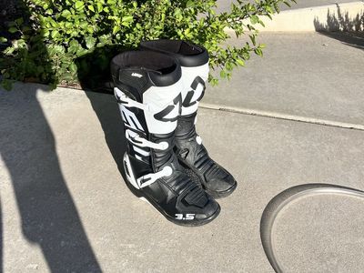 LEATT GPX 3.5 Adult Dirt Bike Boots Motocross Off-Road Motorcycle Racing Size 10 Black/White