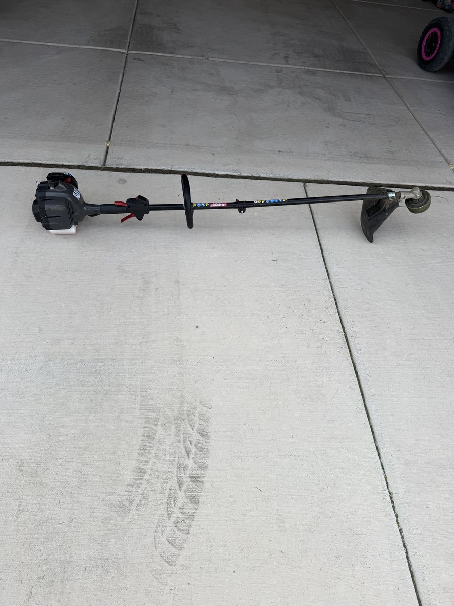 Gas Powered Weed Eater / string Trimmer