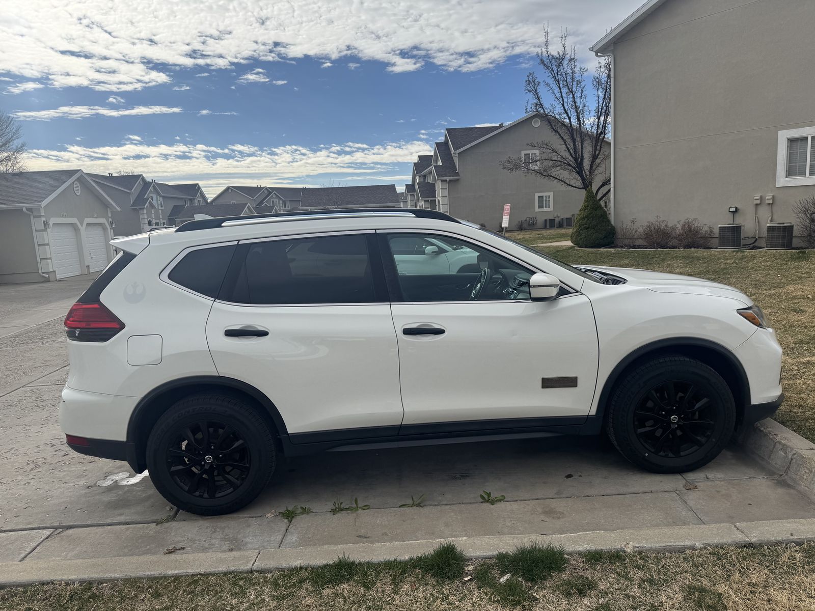 2017 NISSAN ROGUE SV