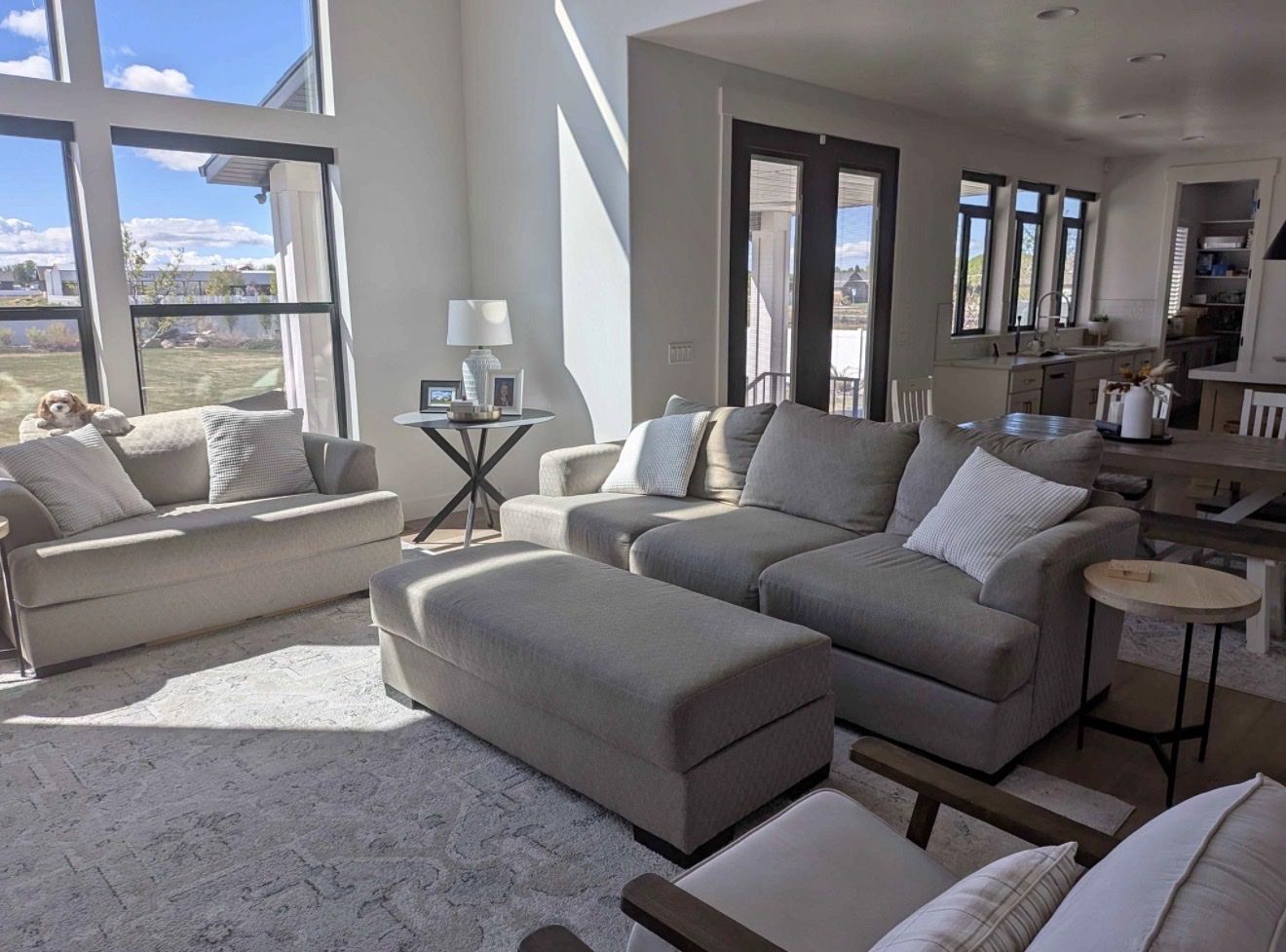 Beautiful RC Willy’s Sofa Set